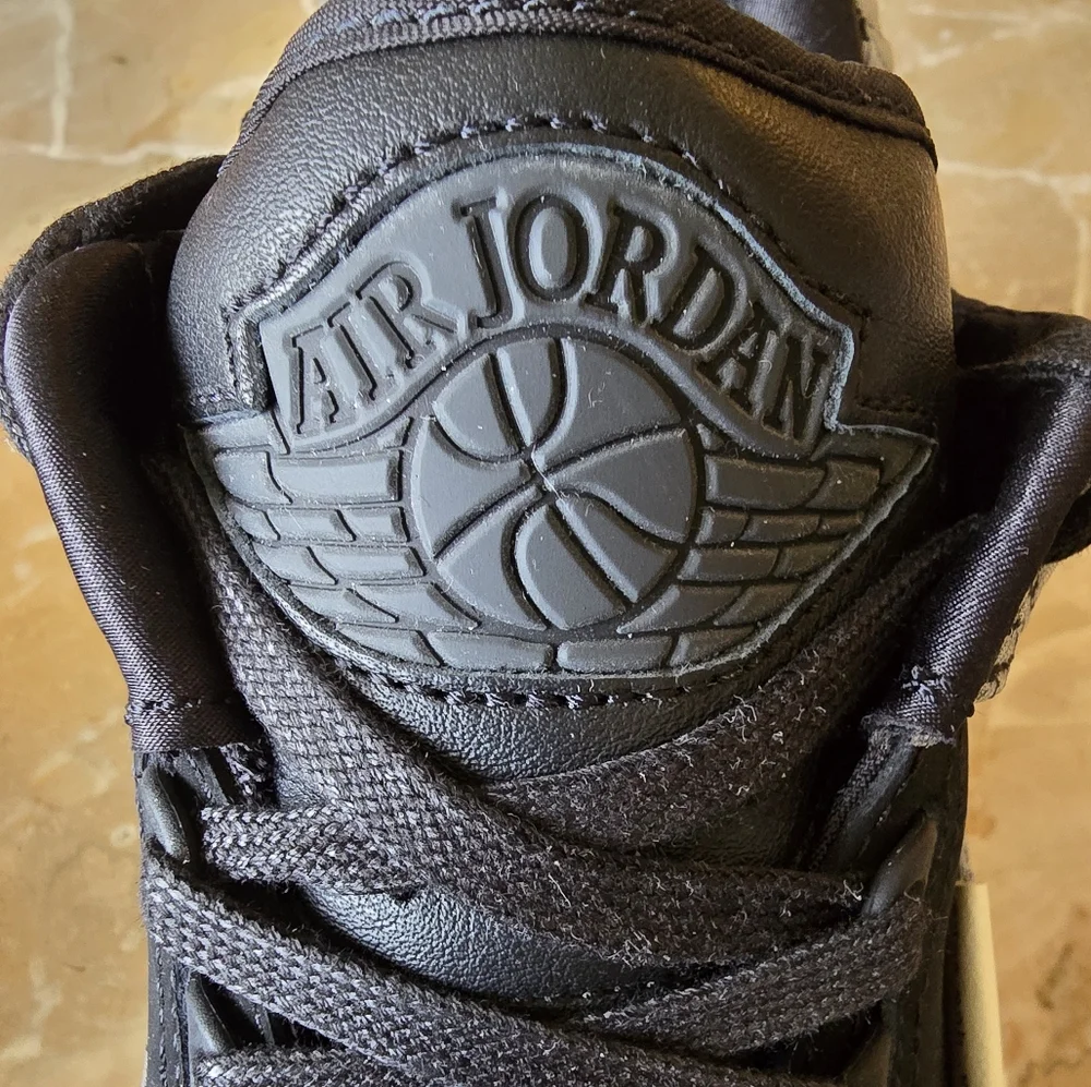 Air Jordan 2 Retro Low Sneakers, Sz 10.5